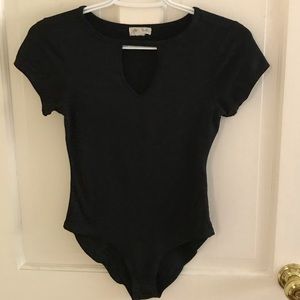 3/$19🍁 Keyhole Bodysuit